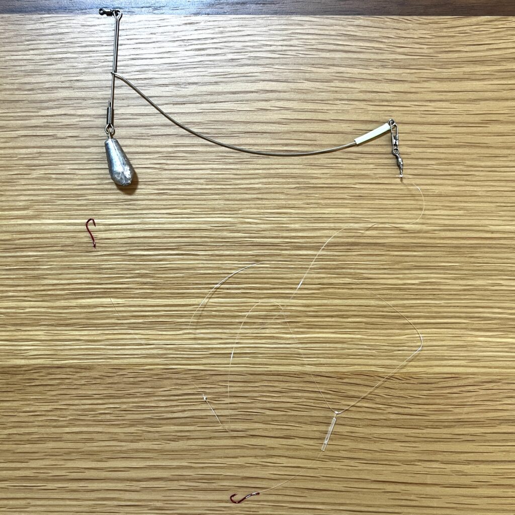 天秤にオモリと仕掛けを装着